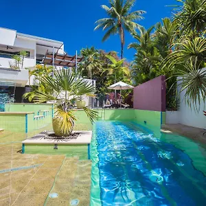 https://peninsula-boutique-hotel.cairnshotels4all.com